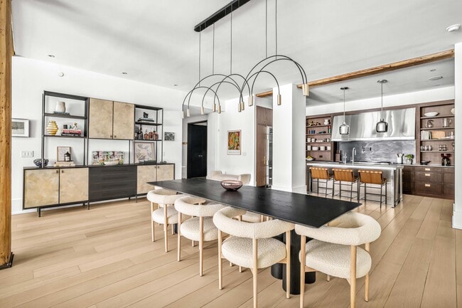 Building Photo - 443 Greenwich St