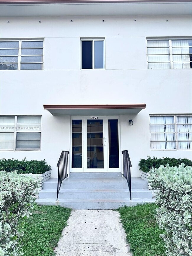 Building Photo - 3903 W Flagler St