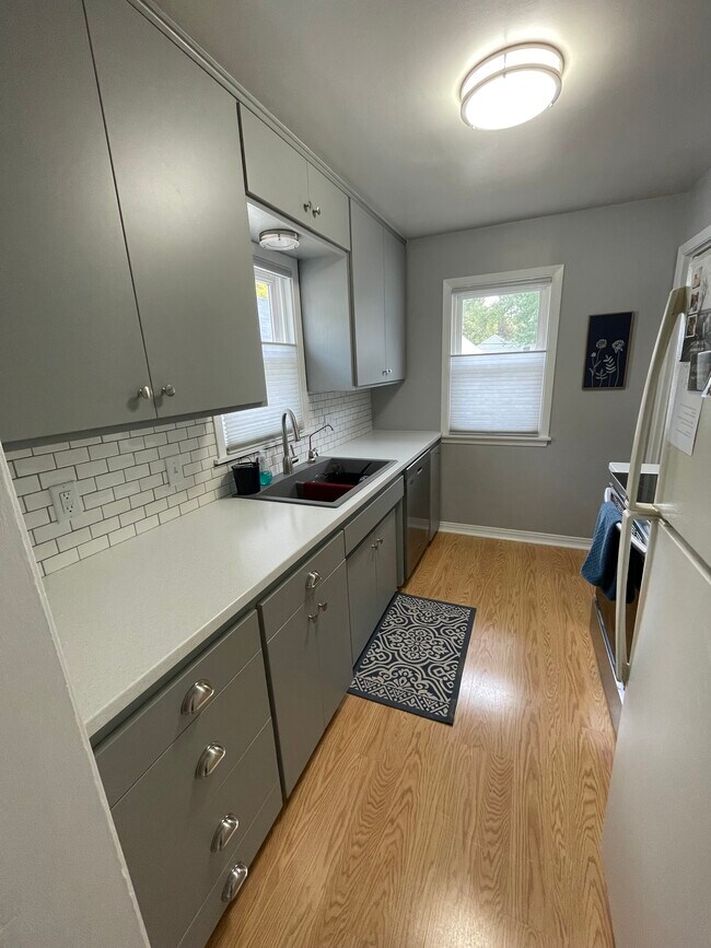 Foto del edificio - 814 12th Ave SE
