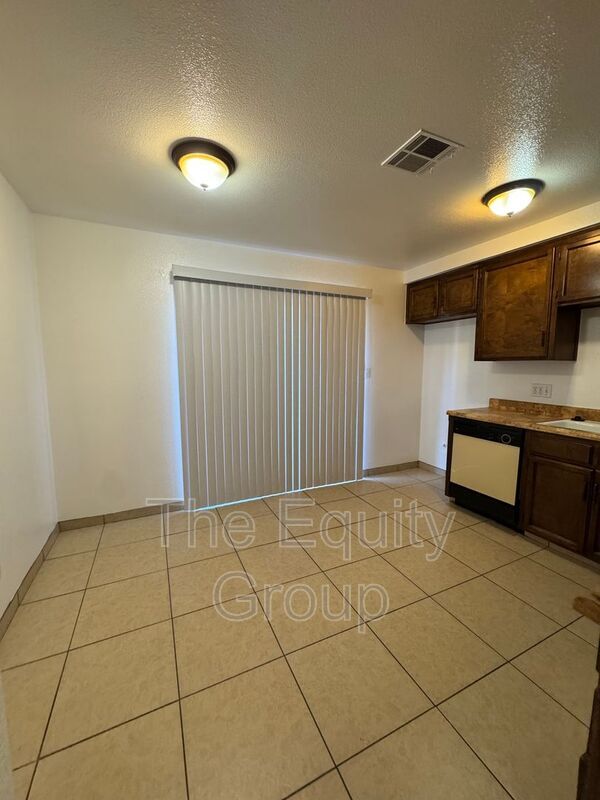Building Photo - 2023 S Tracy Ct