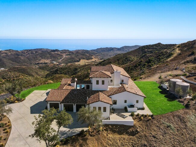 Foto del edificio - Ultra-Private 5Bed 6Bath Malibu Estate wit...