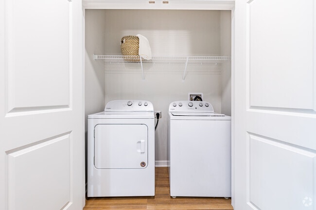 2BR, 2BA -1,143SF - Laundry - Alta Longwood