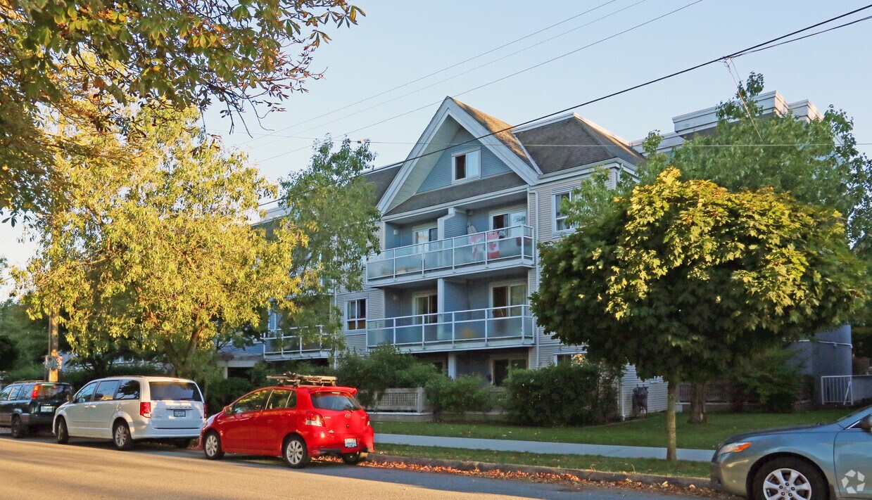 Photo du bâtiment - Whiting Court