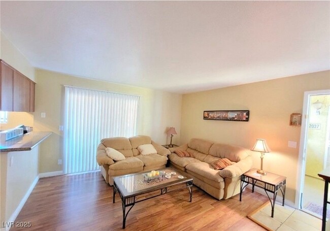 Building Photo - 7300 W Pirates Cove Rd