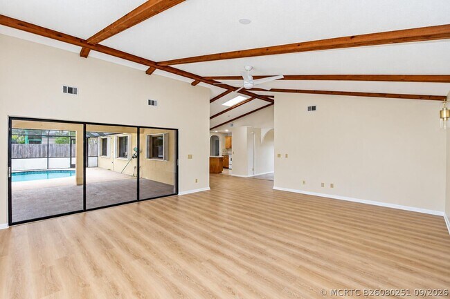 Foto del edificio - 1309 SE Coral Reef St