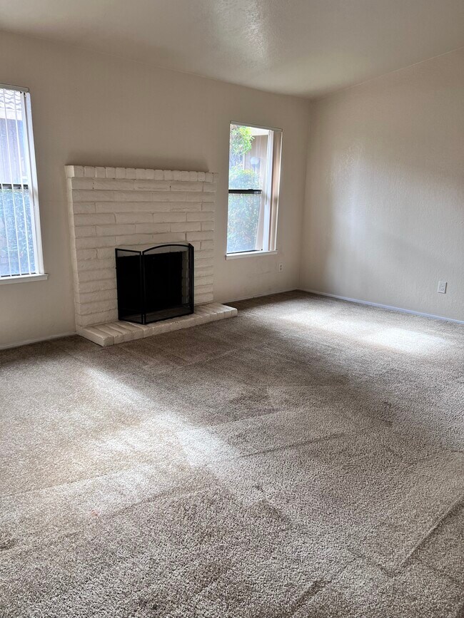 Building Photo - 5619 Blackoak Ct