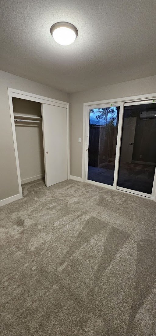 Building Photo - Spacious and clean with private backyard -...