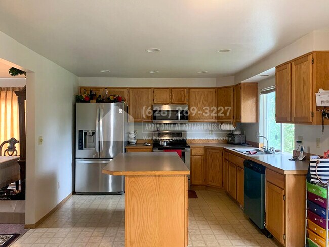 Building Photo - 9920 SE 235th Pl