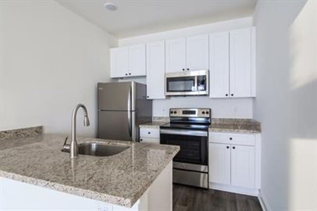 Building Photo - Newly Renovated 1 Bedroom Jewel in Central City!