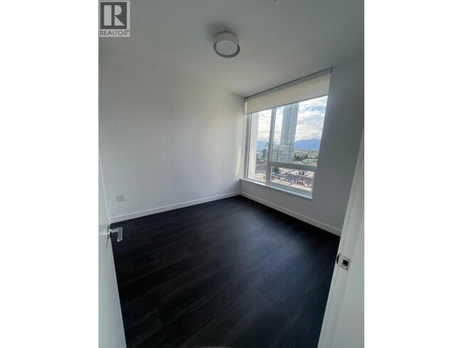 Photo du bâtiment - 2425 Alpha Ave