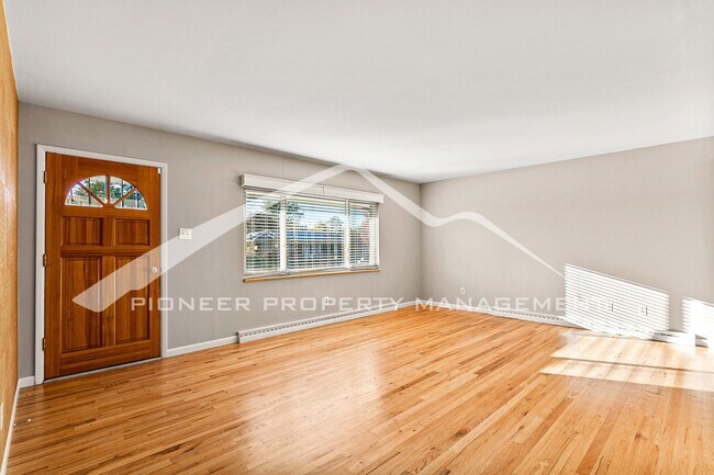 Foto del edificio - Amazing Spacious Home with 2 Car Garage an...