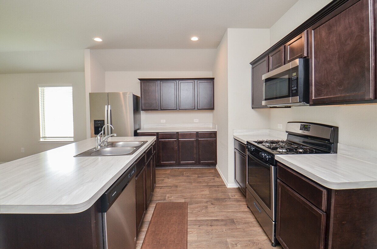 Primary Photo - 5539 Kingston Crst Ln