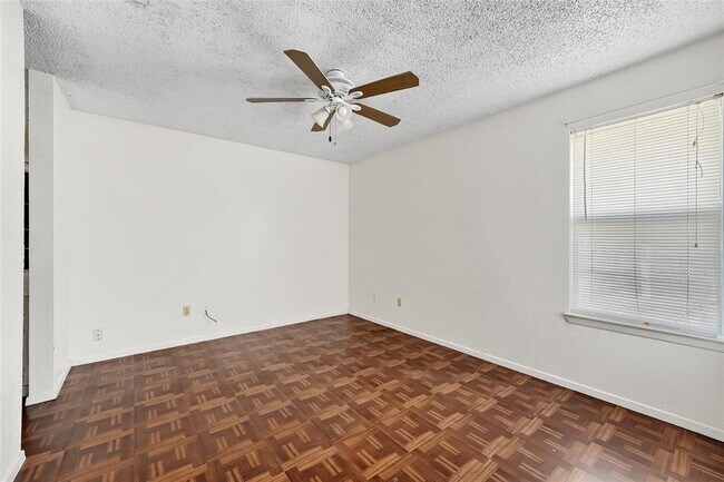 Foto del edificio - 7214 Salt Springs Dr