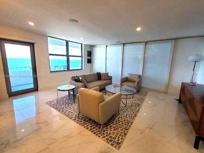 Foto del edificio - 9225 Collins Ave