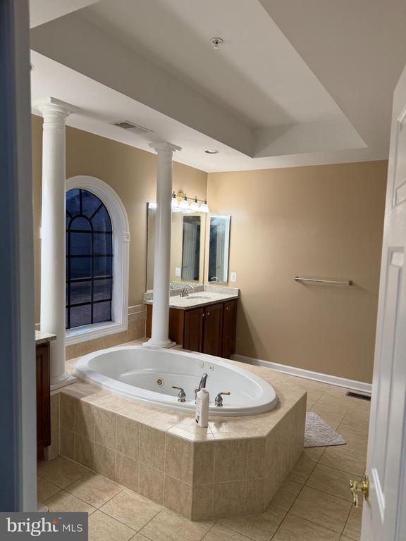 Foto del edificio - 4004 Ethan Thomas Dr