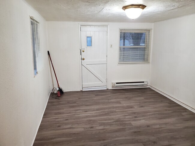 Foto del edificio - 811 Alexandria Pike