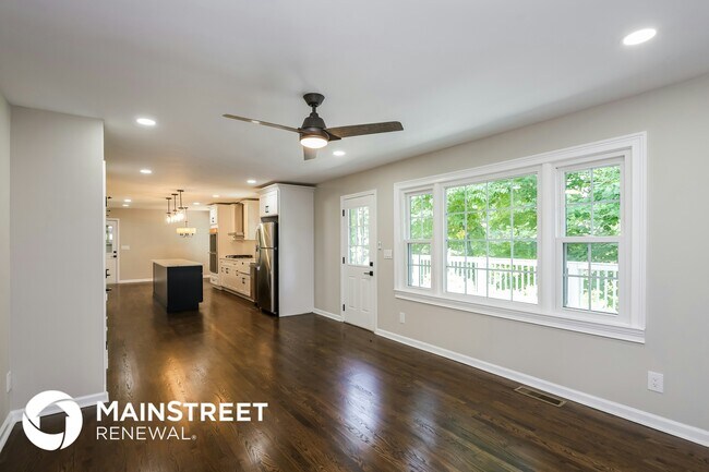 Foto del edificio - 633 Lakeview Trail