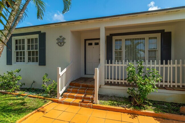 Foto del edificio - 518 W Palm St