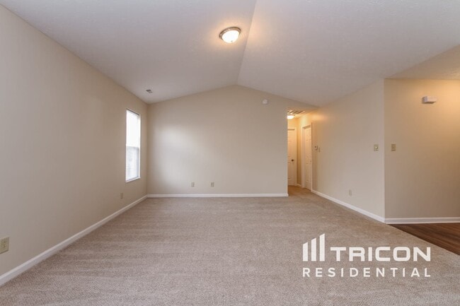 Building Photo - 8832 Trumpeter Dr