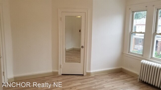 Building Photo - 3 br, 1 bath House - 729 W Wellens St.