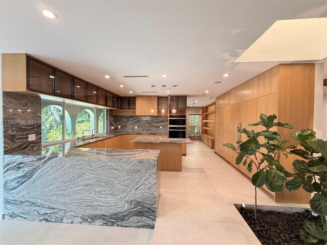Foto del edificio - 3200 NE 165th St