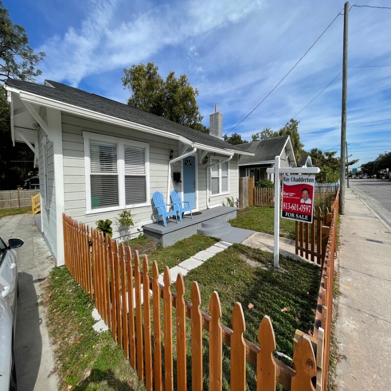 Foto principal - 410 E Floribraska Ave