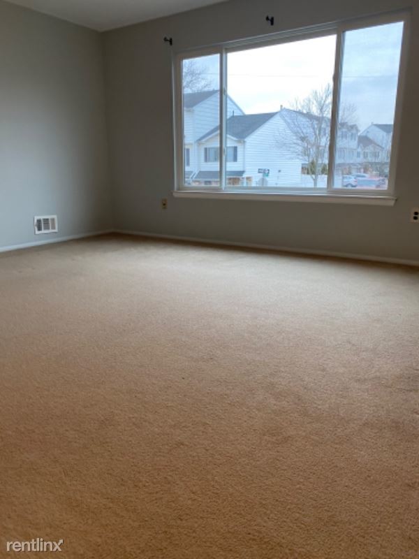 Foto del edificio - 2 br, 1.5 bath Townhome - 221 Carlyle Grn