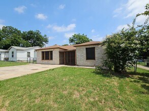 Building Photo - 809 Evetts Rd