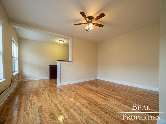 Foto del edificio - 0 bedroom in CHICAGO IL 60657