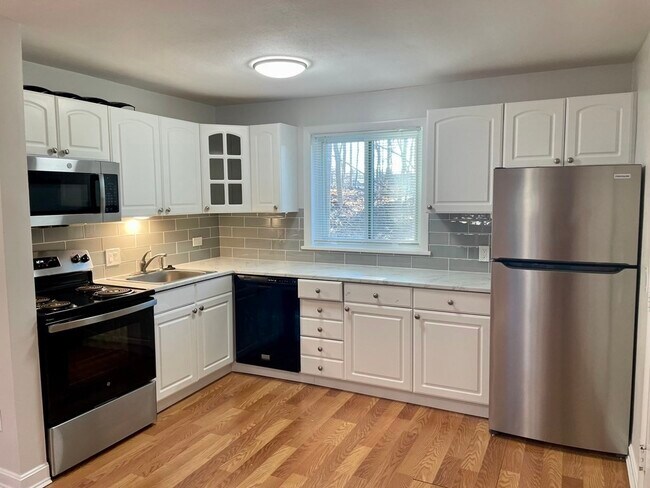 Building Photo - 53 Lionel Ave