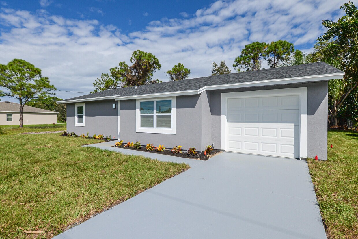 957 SW Nichols Terrace, Port Saint Lucie, FL 34953 House Rental in