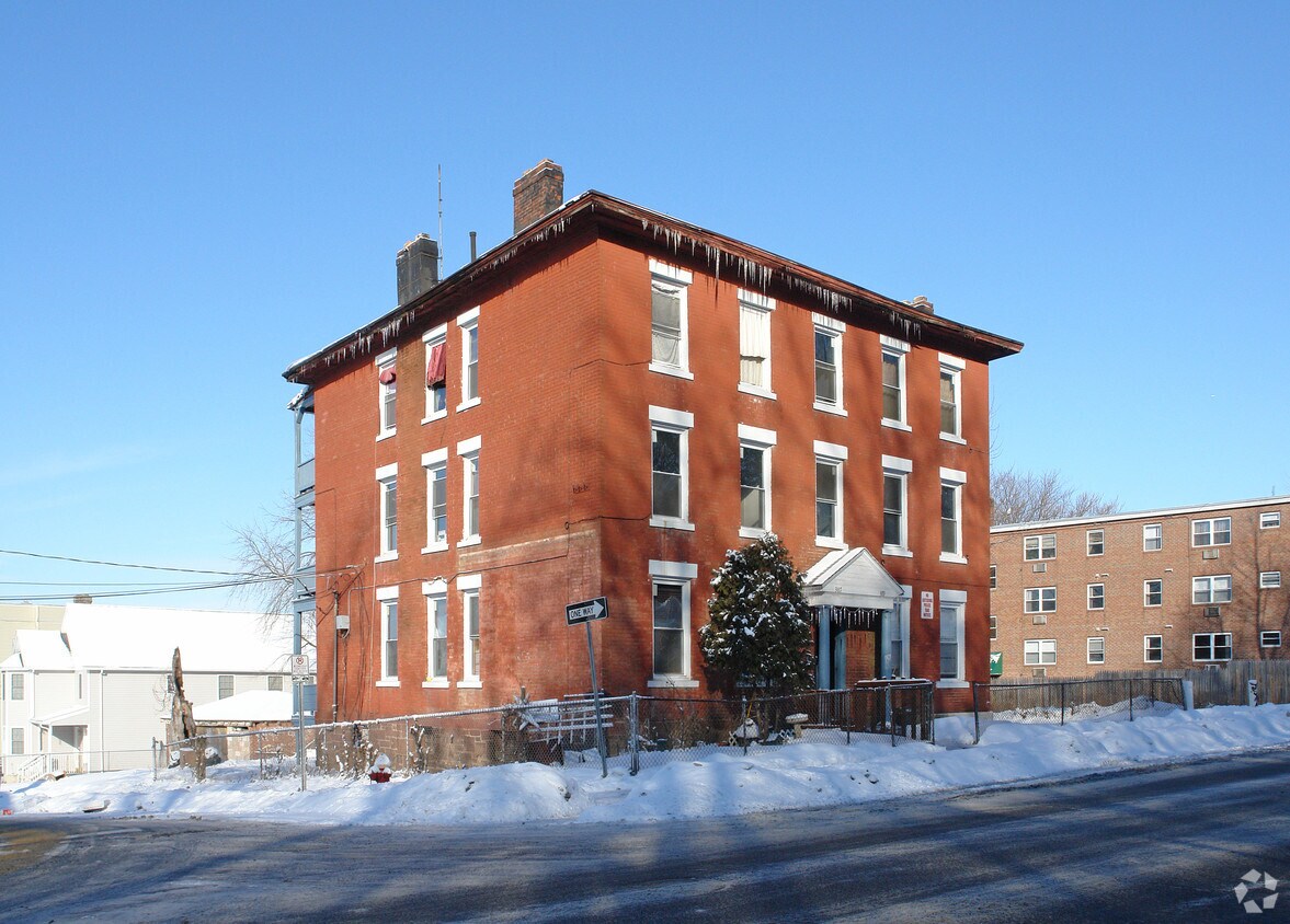 385389 Zion St, Hartford, CT 06106 Apartments in Hartford, CT