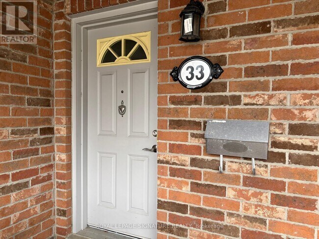 Building Photo - 1525 S Parade Ct