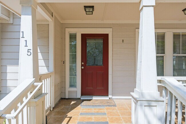 Building Photo - Beautiful Corner Lot, 4 Bedroom Home in Pl...