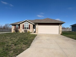 Building Photo - 705 W Christopher Ln