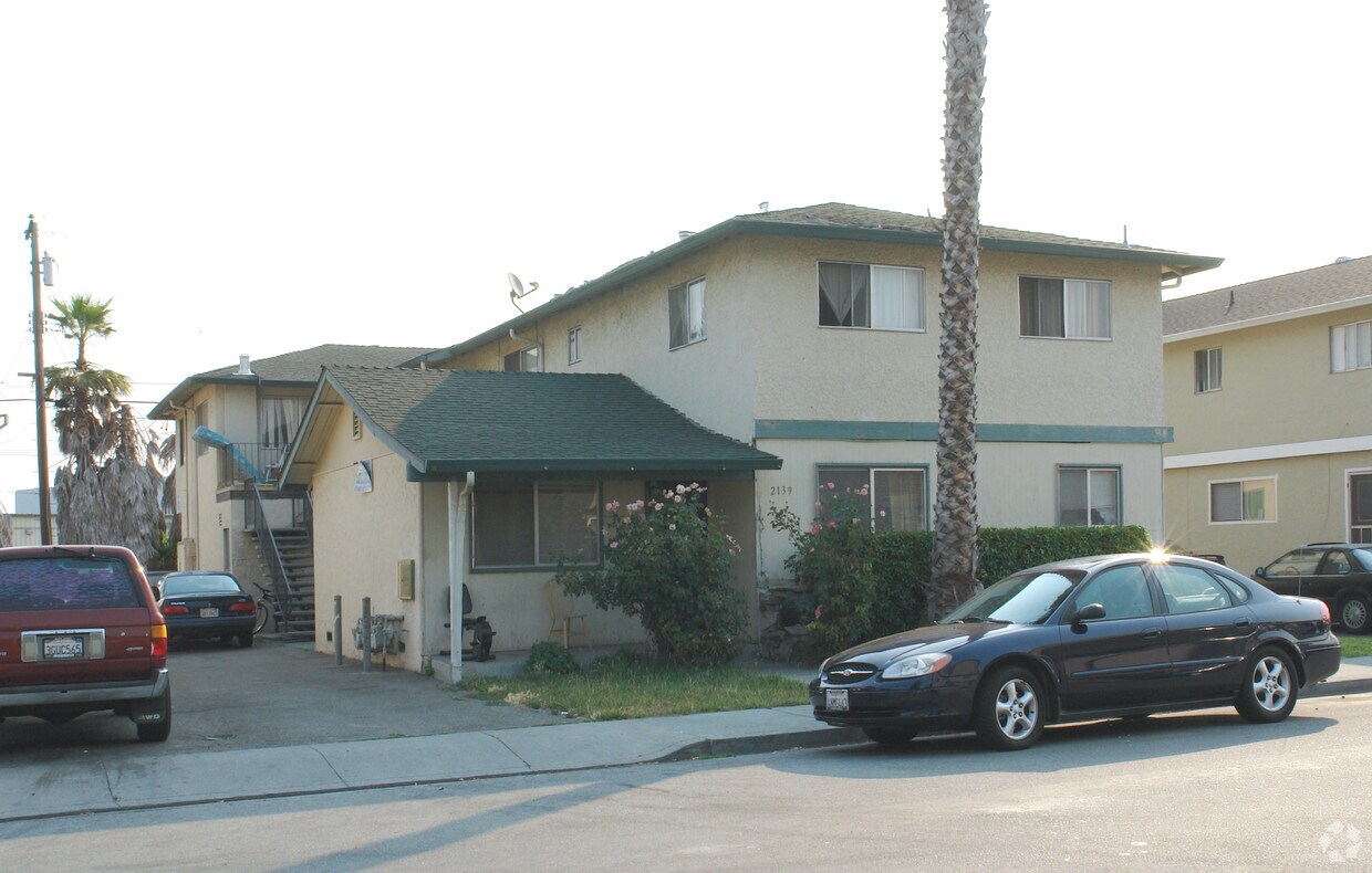 Primary Photo - 2139 Main St