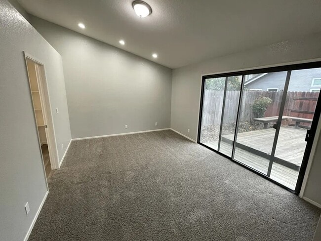 Foto del edificio - 19518 Vickie Ln