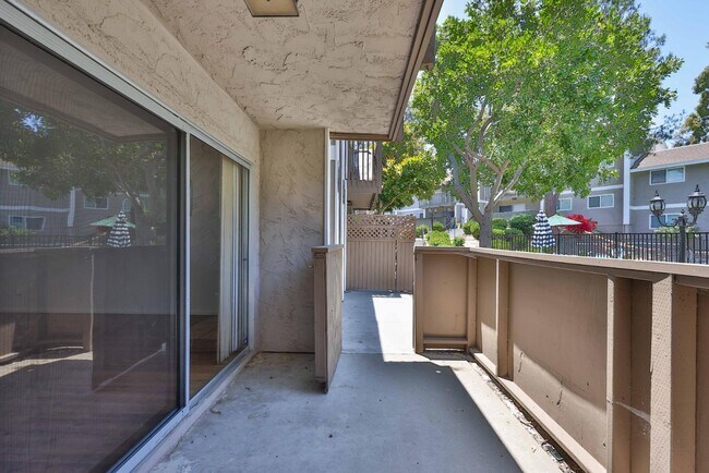 Foto del edificio - 6333 College Grove Way