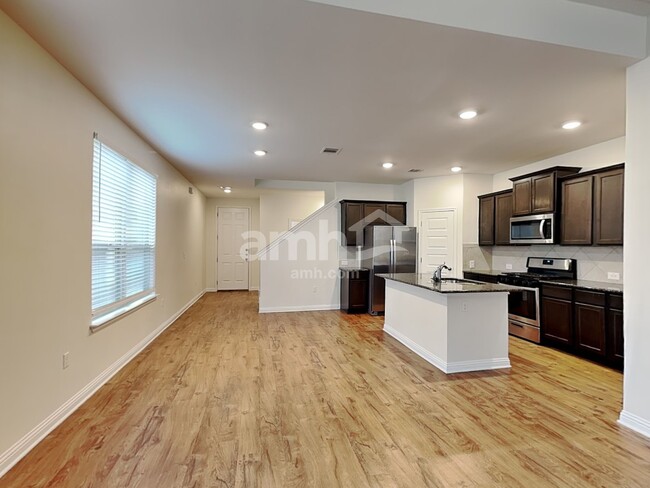 Foto del edificio - 8005 Dampton Ln