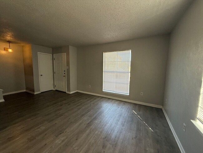 Foto del edificio - 4503 Hunt Cir