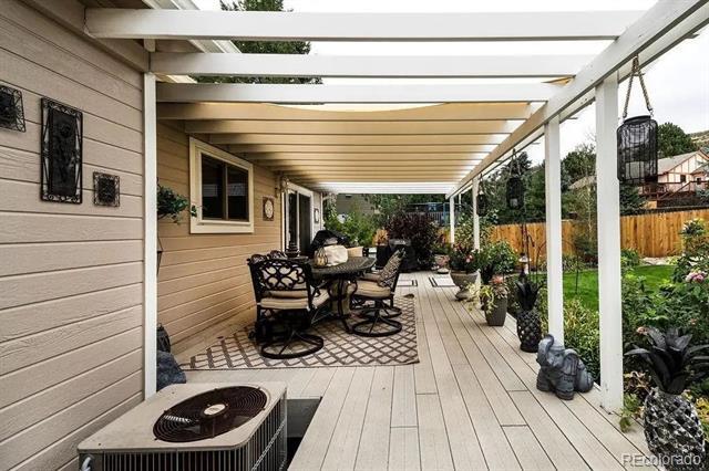 Building Photo - 445 Larkspur Dr