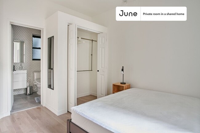 Building Photo - Amazing Private ROOM with Bathroom in Manhattan