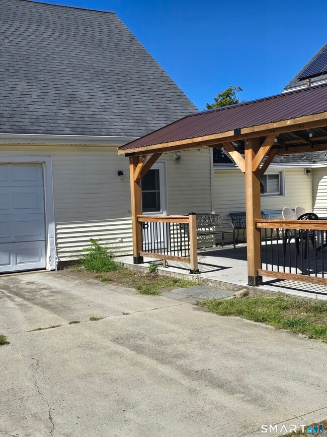 Building Photo - 527 Gilead St