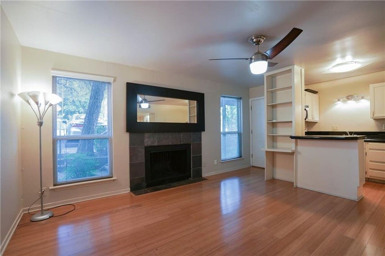 Primary Photo - 1 Bed / 1 Bath Home with Fireplace & Walk-...