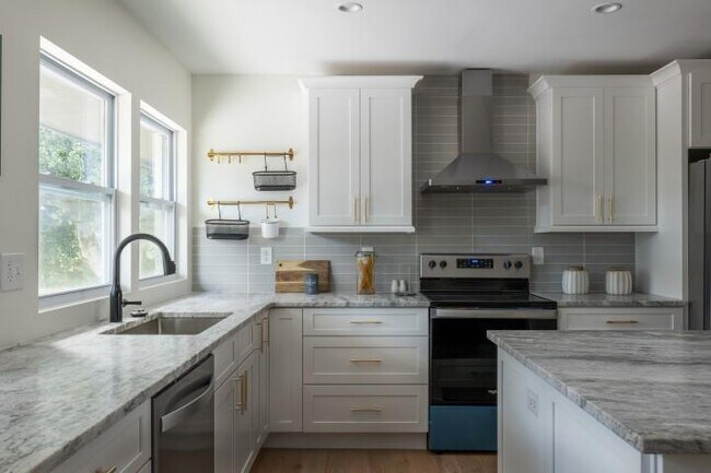 Building Photo - 3154 N Druid Hills Rd