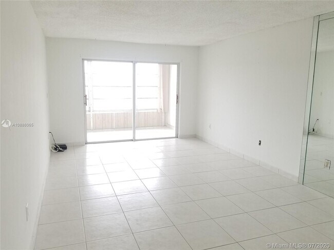 Building Photo - 8200 Sunrise Lakes Blvd