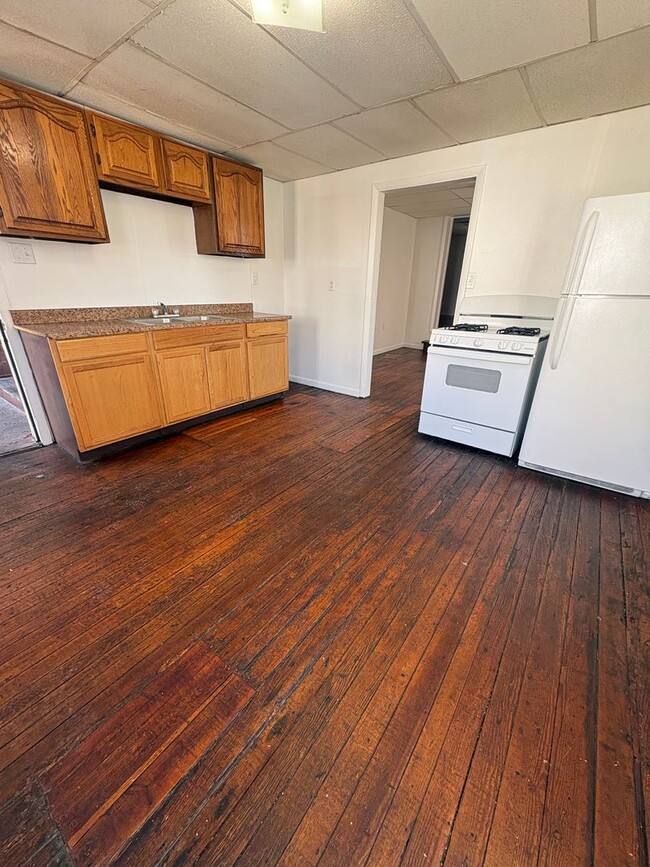 Foto del edificio - 1st Floor 1 Bedroom-East End York City SD