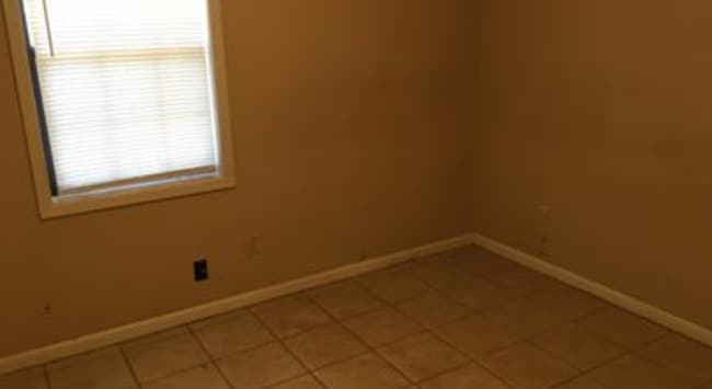 Building Photo - 1009 Sybil Dr