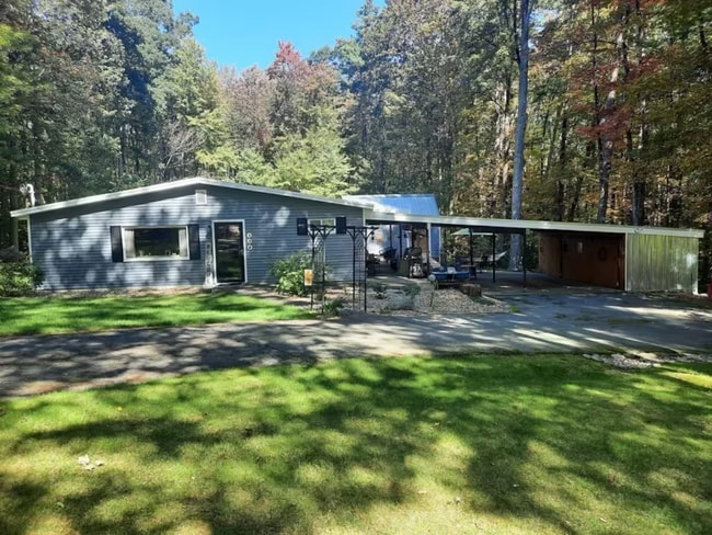 Building Photo - 136 Cove Rd