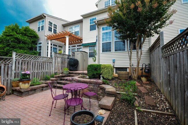 Building Photo - 2615 Island Grove Blvd